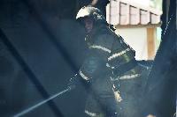 В Ишиме спасатели вытащили из горящего дома шесть газовых баллонов  